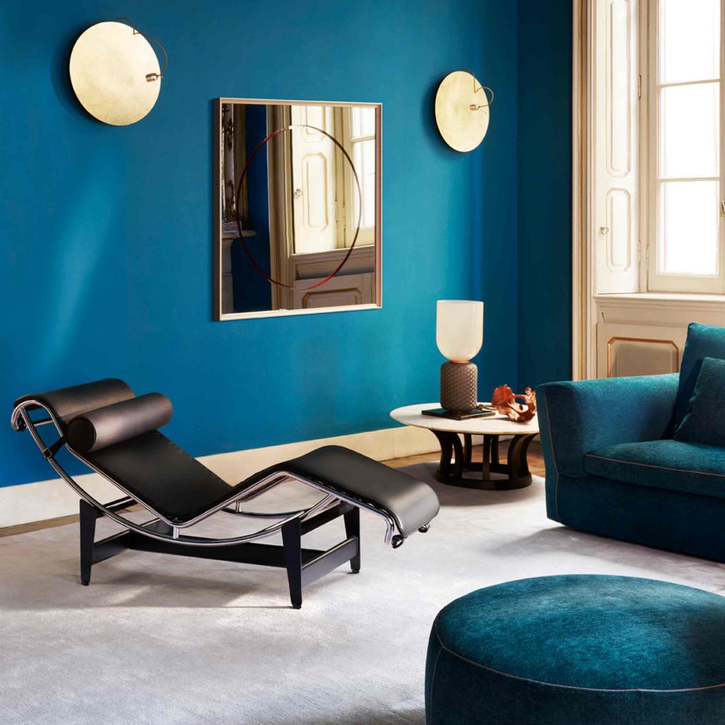 Chaise longue LC4 de Charlotte Perriand dans un intérieur contemporain